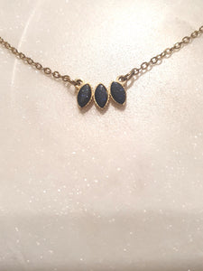 Collier Frances ( Pierre de lune, Pierre de Sable ou Lapis Lazuli)