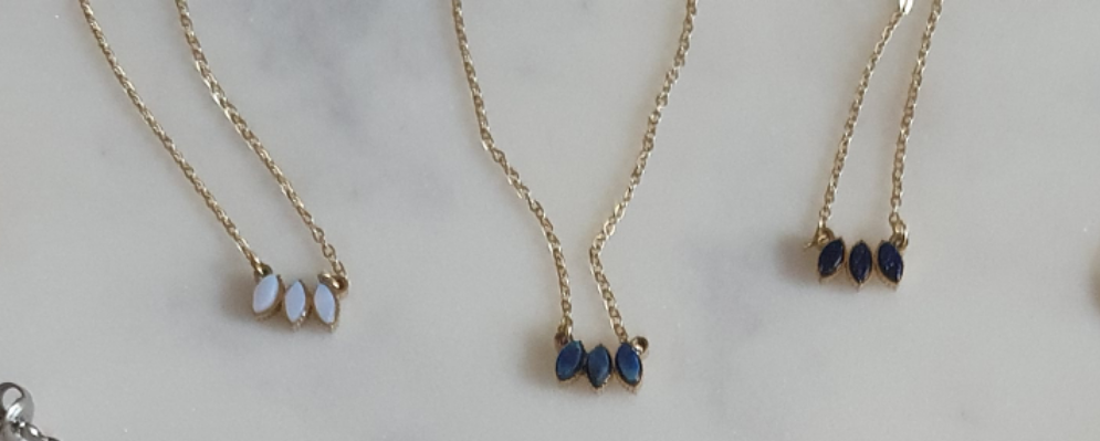 Collier Frances ( Pierre de lune, Pierre de Sable ou Lapis Lazuli)